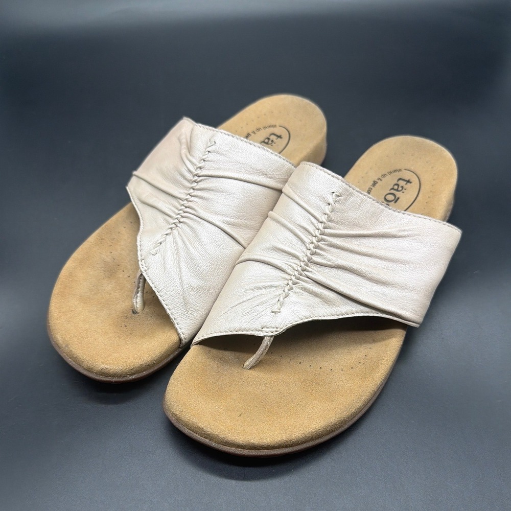 Taos Gift 2 Womens 9 Champagne Metallic Leather Ruched Thong Slide Sandals GT2
